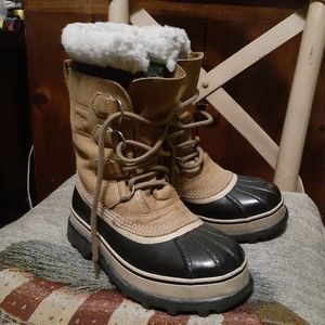 SOREL Caribou fleece lined winter boots.Size 6